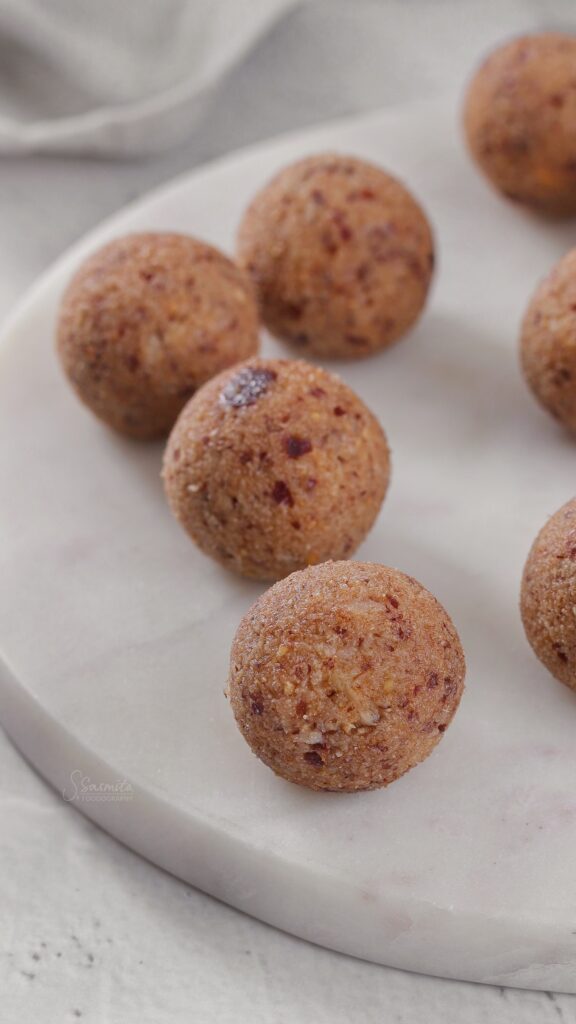 Date Coconut Balls1