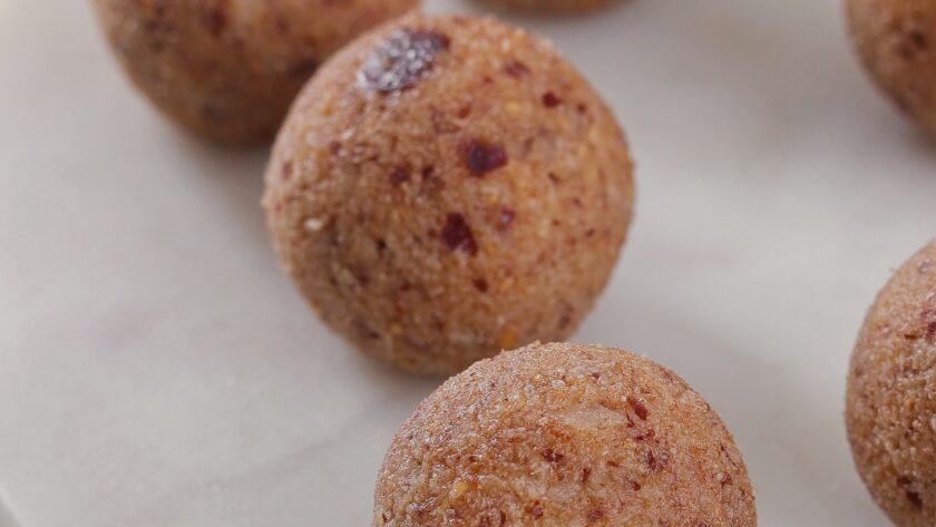 Date Coconut Balls1