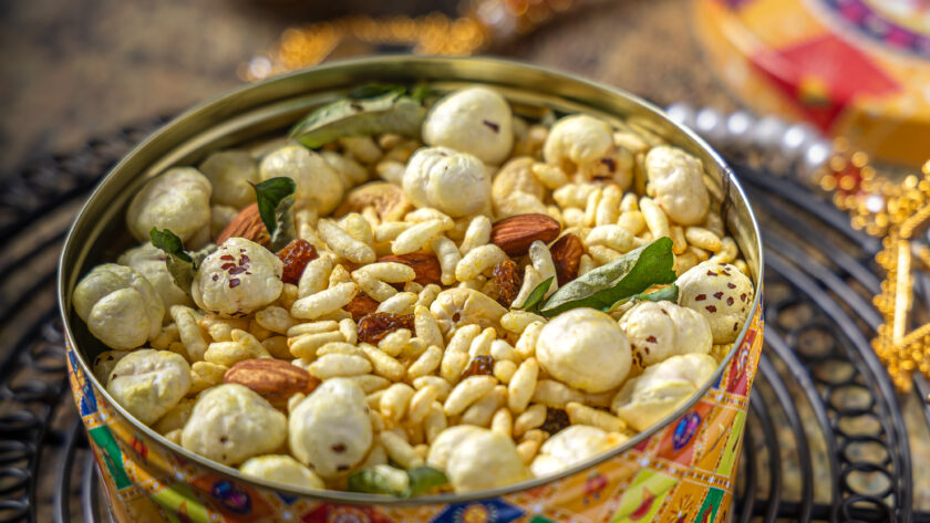 Air Fryer Namkeen recipe with crispy murmura, makhana, peanuts and cashews