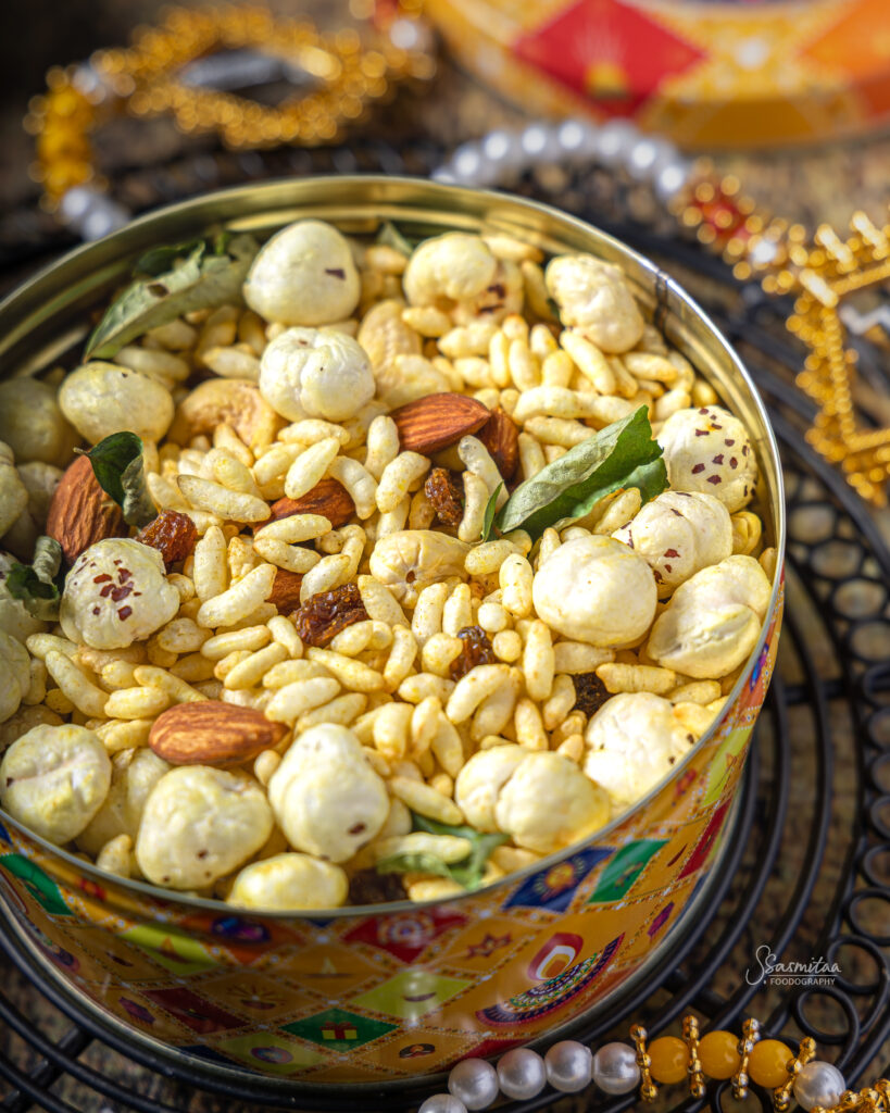 Close-up of crispy air fryer namkeen with murmura, makhana, peanuts and cashews